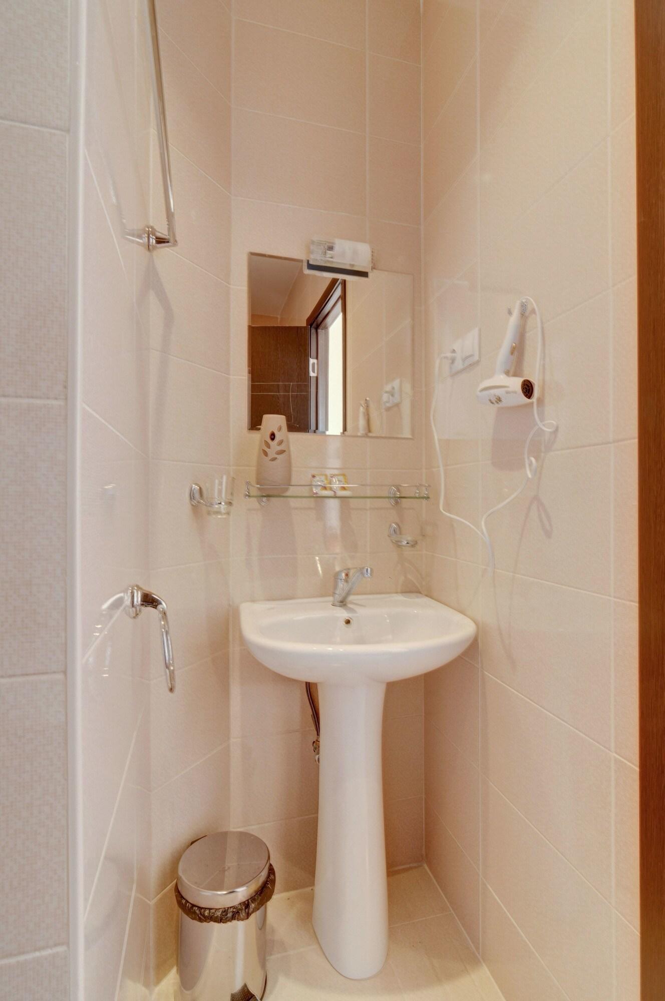 Liva Hotel Тбилиси Экстерьер фото