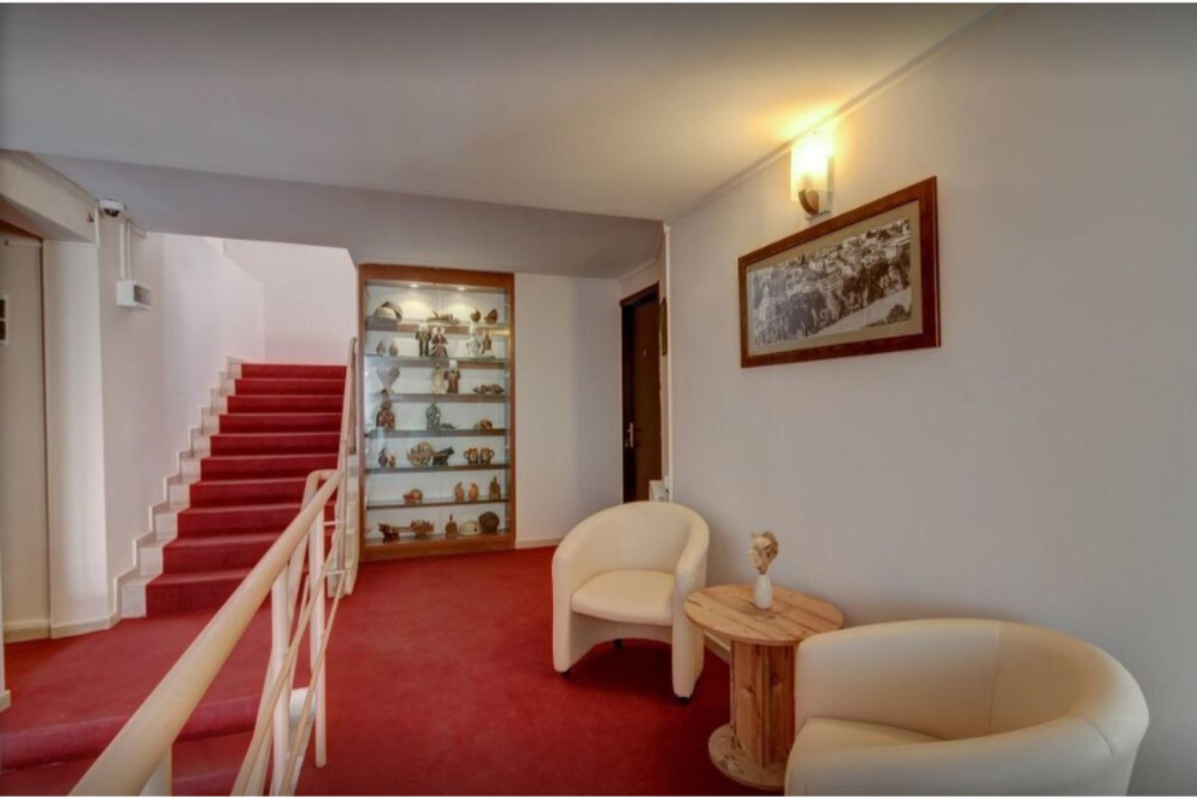 Liva Hotel Тбилиси Экстерьер фото
