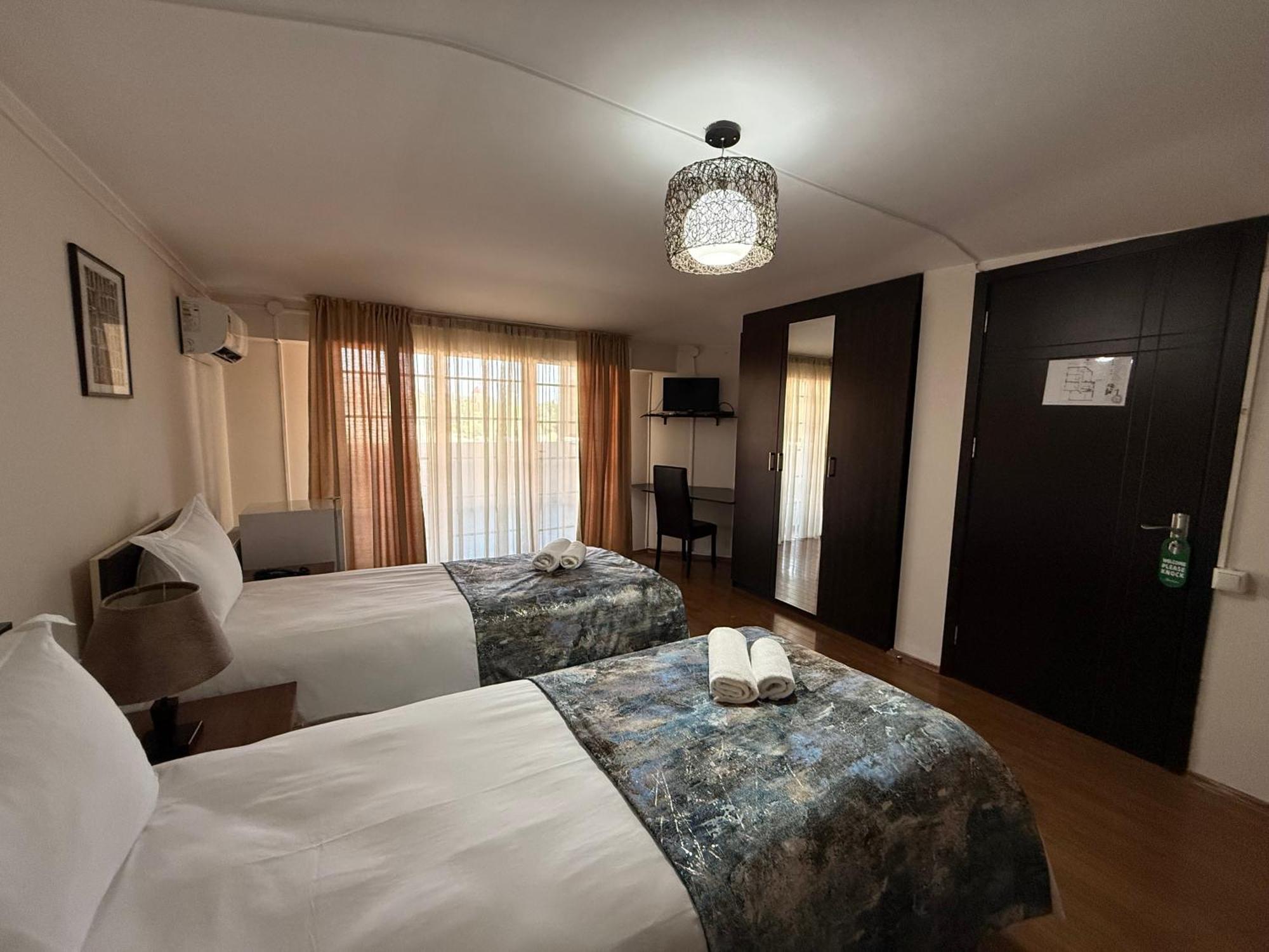 Liva Hotel Тбилиси Экстерьер фото