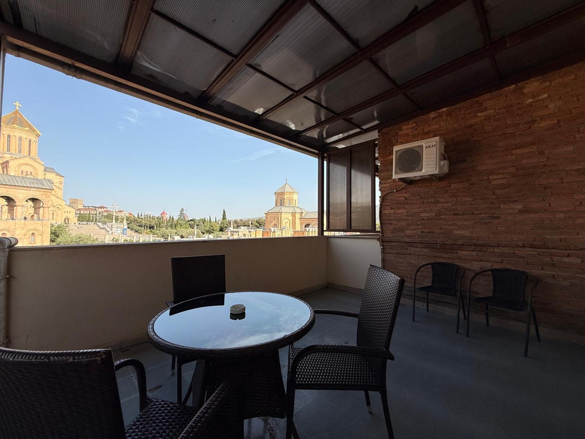 Liva Hotel Тбилиси Экстерьер фото