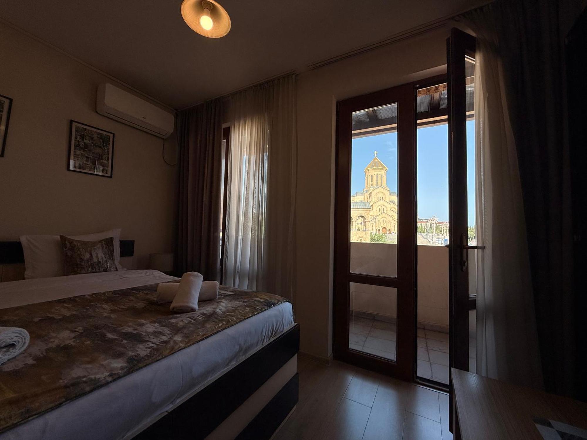 Liva Hotel Тбилиси Экстерьер фото
