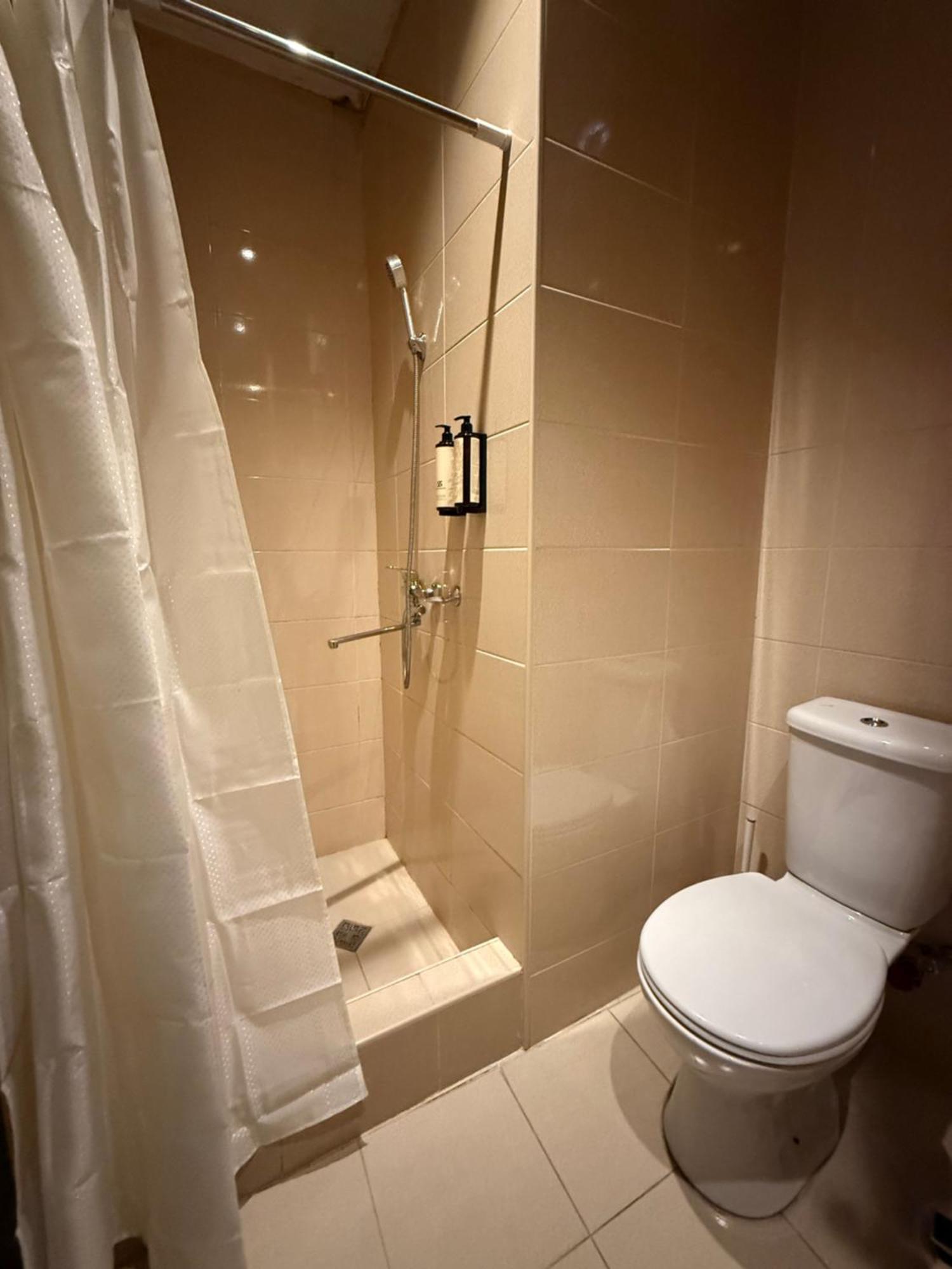 Liva Hotel Тбилиси Экстерьер фото