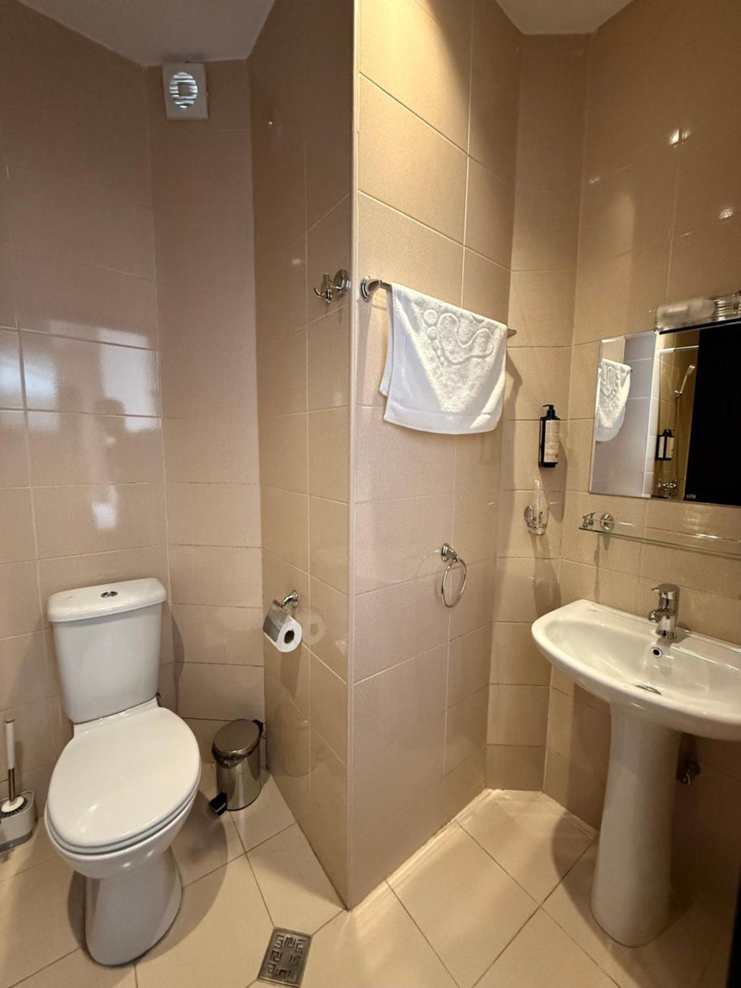 Liva Hotel Тбилиси Экстерьер фото
