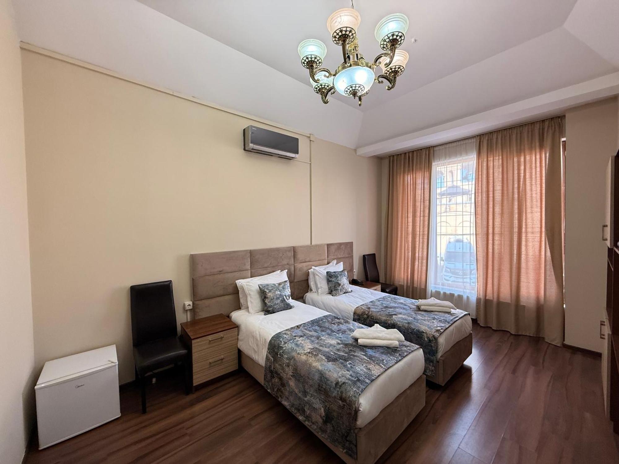 Liva Hotel Тбилиси Экстерьер фото