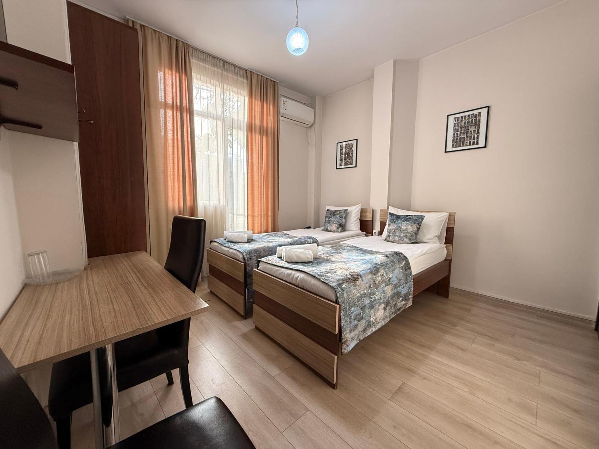 Liva Hotel Тбилиси Экстерьер фото