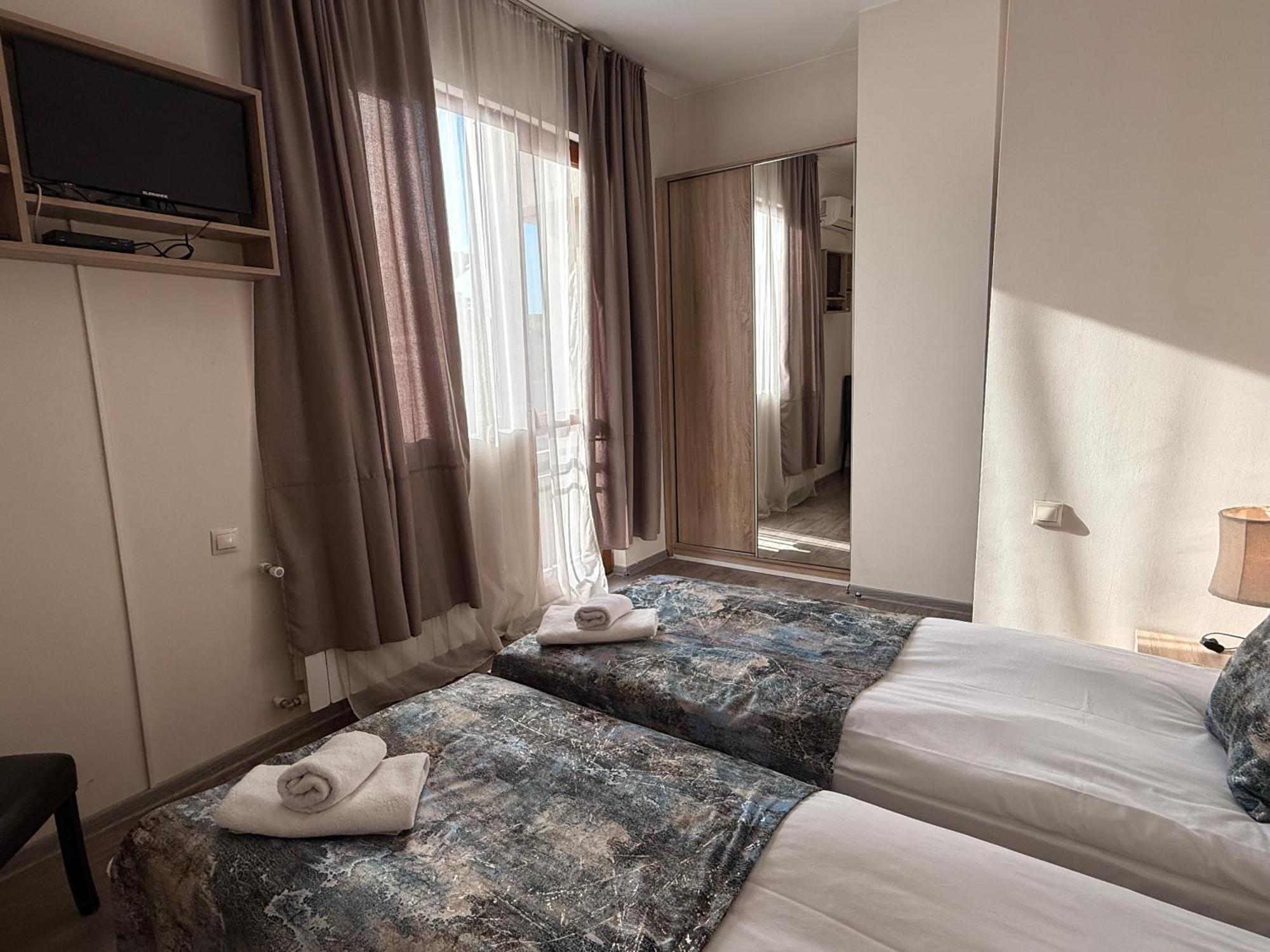 Liva Hotel Тбилиси Экстерьер фото