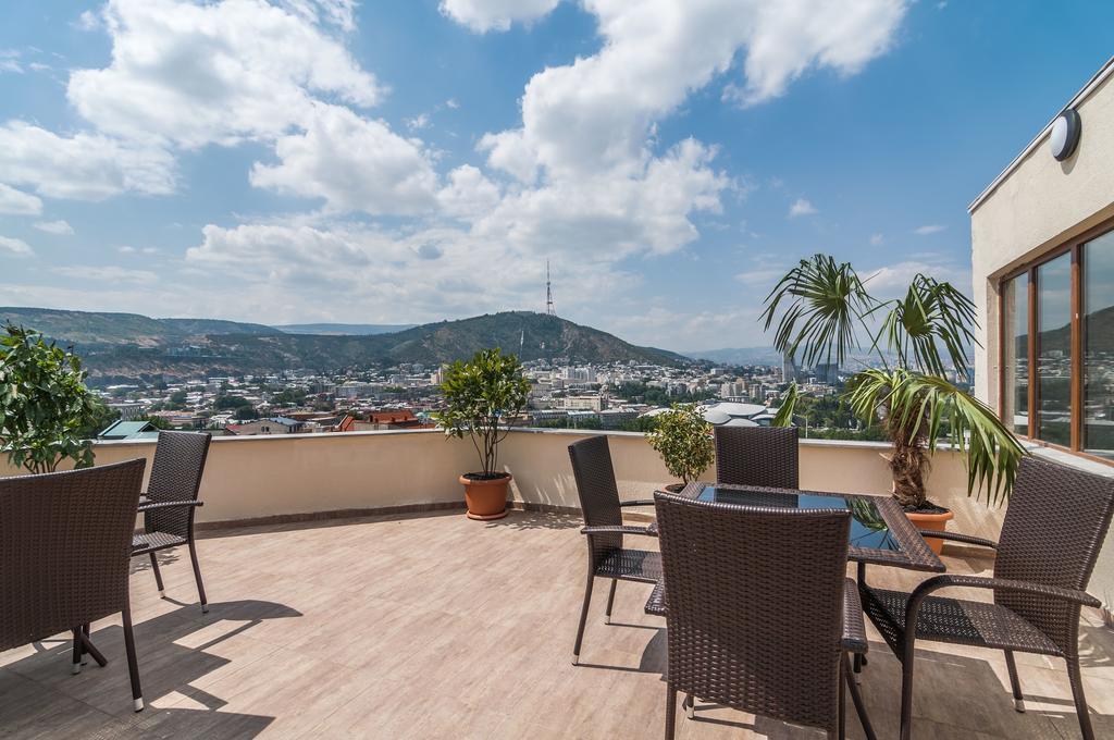 Liva Hotel Тбилиси Экстерьер фото
